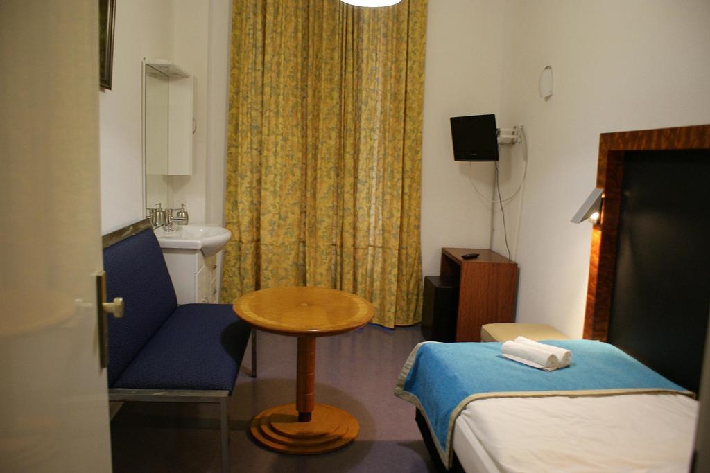 ברלין Hotel Garni Aaberna מראה חיצוני תמונה